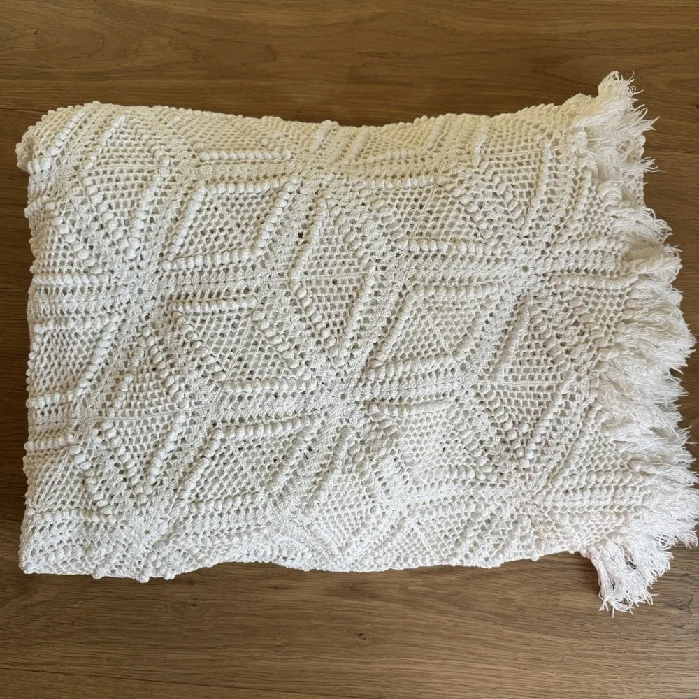 Vtg Hand Crocheted Bedspread Coverlet Floral Stitch Boho Cottage Bed Fringe